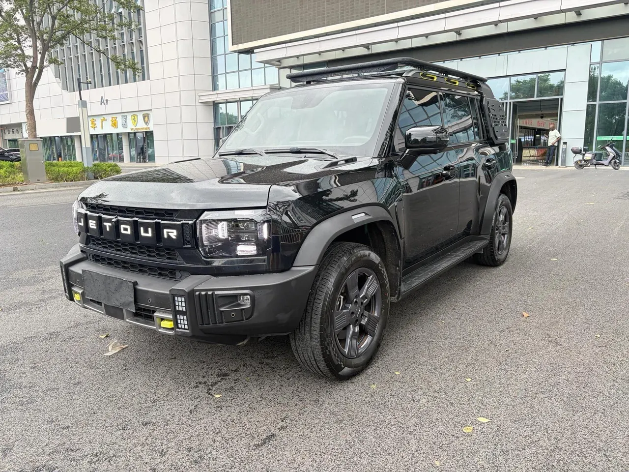Jetour 2023 Travelers 1.5T Two-Drive Discovery PRO Automatic Gear - View 1