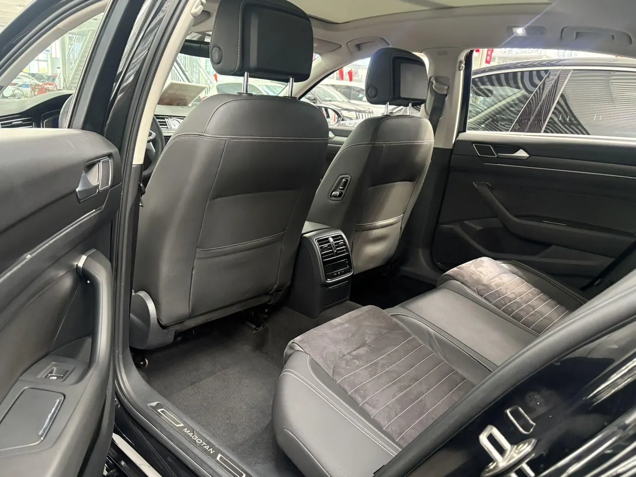 Volkswagen 2020 Magotan 2.0TSI 330TSI luxury automatic transmission 5