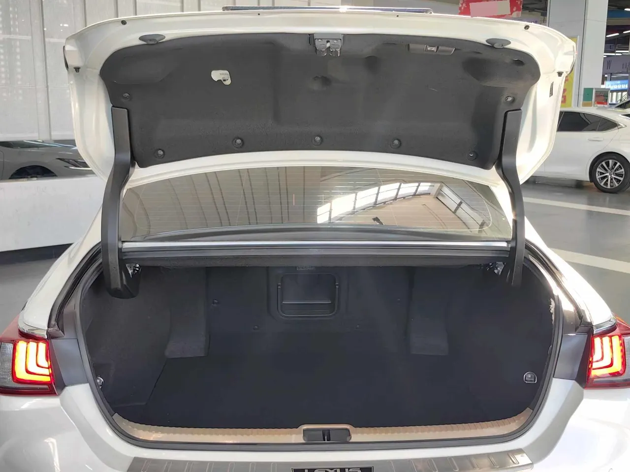 Lexus ES (Imported) 2022 ES300h 2.5 Stepless Excellence Edition Automatic Gear 16