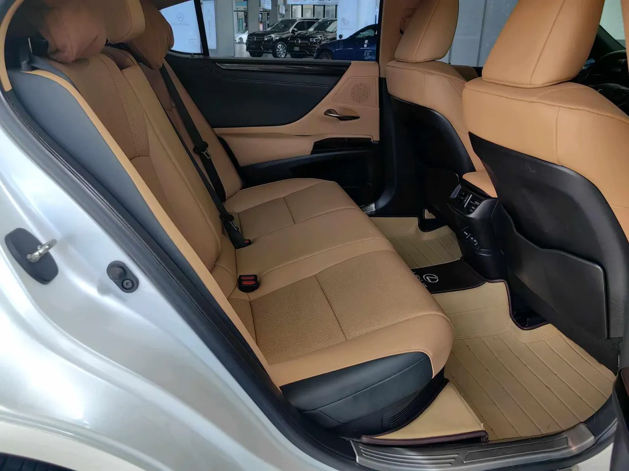 Lexus ES (Imported) 2022 ES300h 2.5 Stepless Excellence Edition Automatic Gear 8