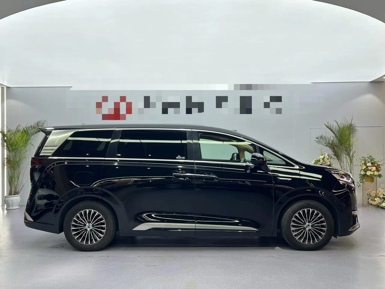 Denza 2025 Denza D9 DM-i 1.5T stepless intelligent driving version 1020 four-wheel drive flagship automatic gear 3