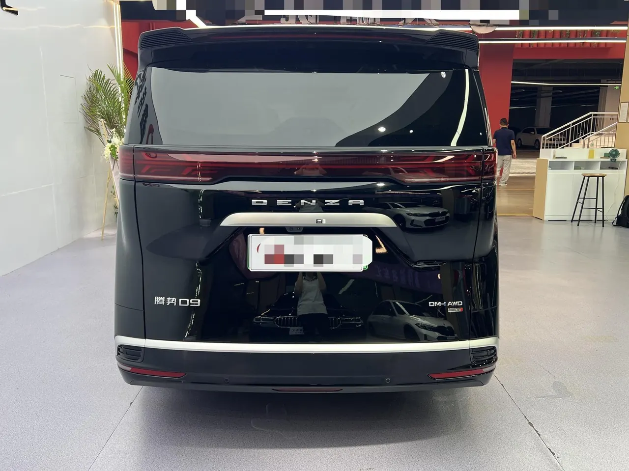 Denza 2025 Denza D9 DM-i 1.5T stepless intelligent driving version 1020 four-wheel drive flagship automatic gear 8