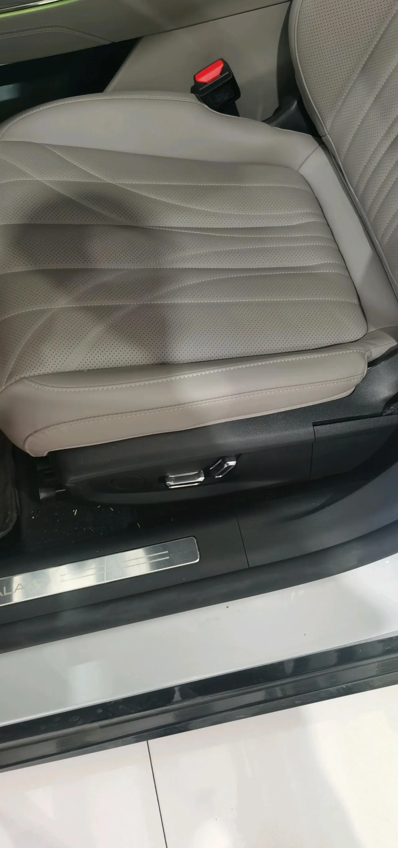 Geely Galaxy 2025 Xingyao 8 EM-i 1.5 130km Premium Edition Automatic Gear 13