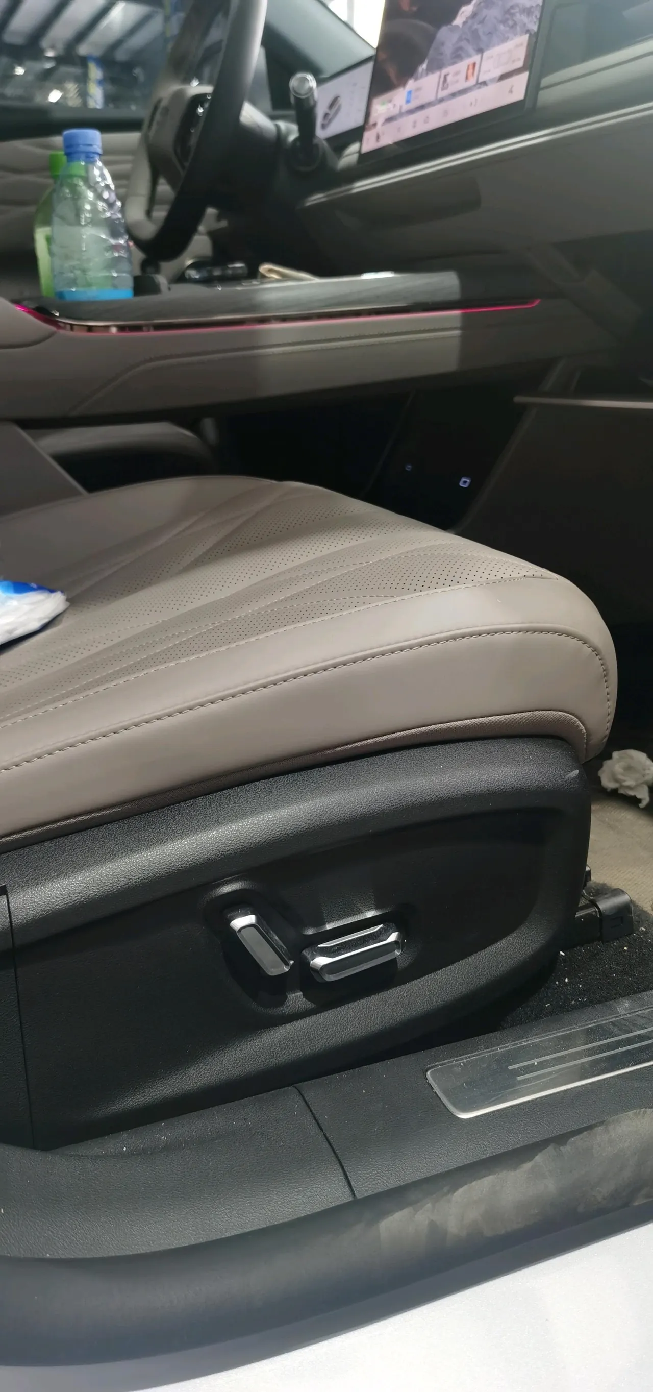 Geely Galaxy 2025 Xingyao 8 EM-i 1.5 130km Premium Edition Automatic Gear 16
