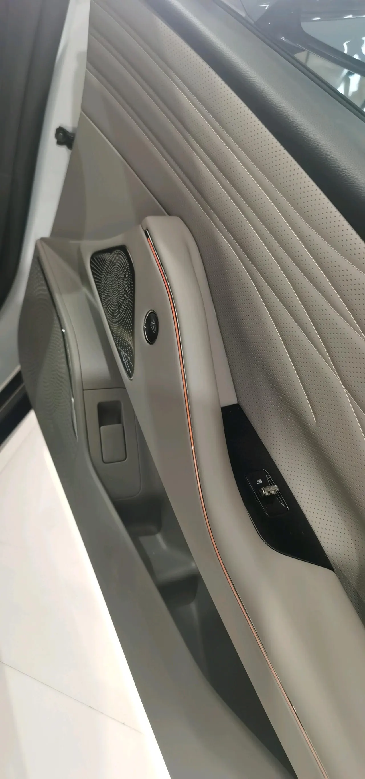 Geely Galaxy 2025 Xingyao 8 EM-i 1.5 130km Premium Edition Automatic Gear 17
