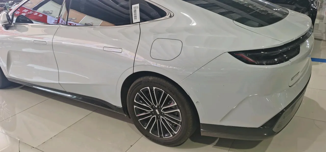 Geely Galaxy 2025 Xingyao 8 EM-i 1.5 130km Premium Edition Automatic Gear 5