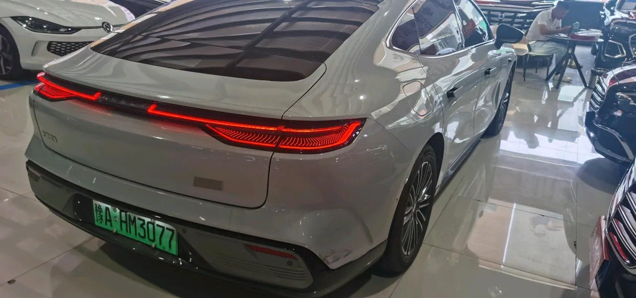 Geely Galaxy 2025 Xingyao 8 EM-i 1.5 130km Premium Edition Automatic Gear 6