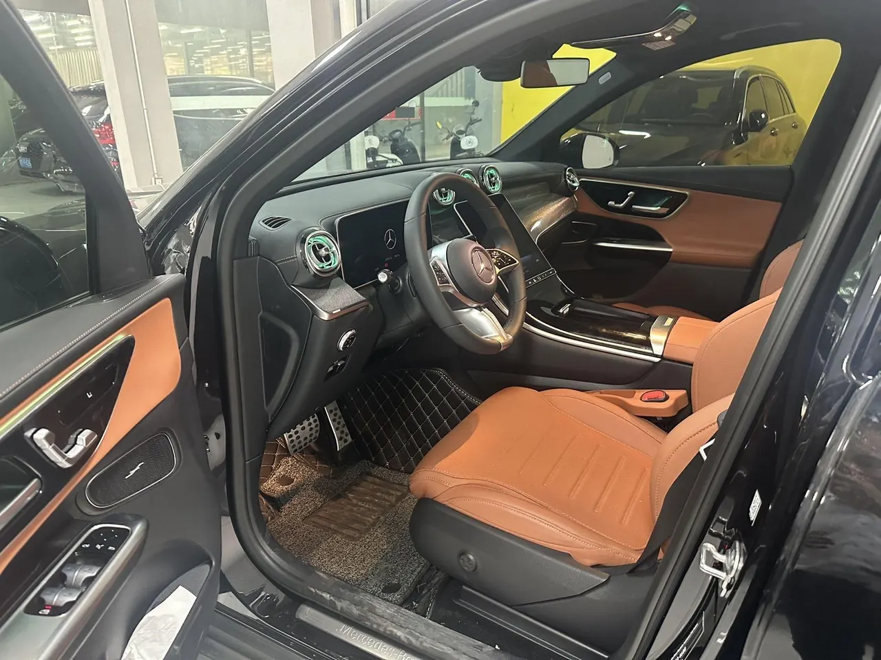 Mercedes Benz 2025 GLC 260 L 4MATIC 48V 2.0T Dynamic 5-seat Automatic Gear 2