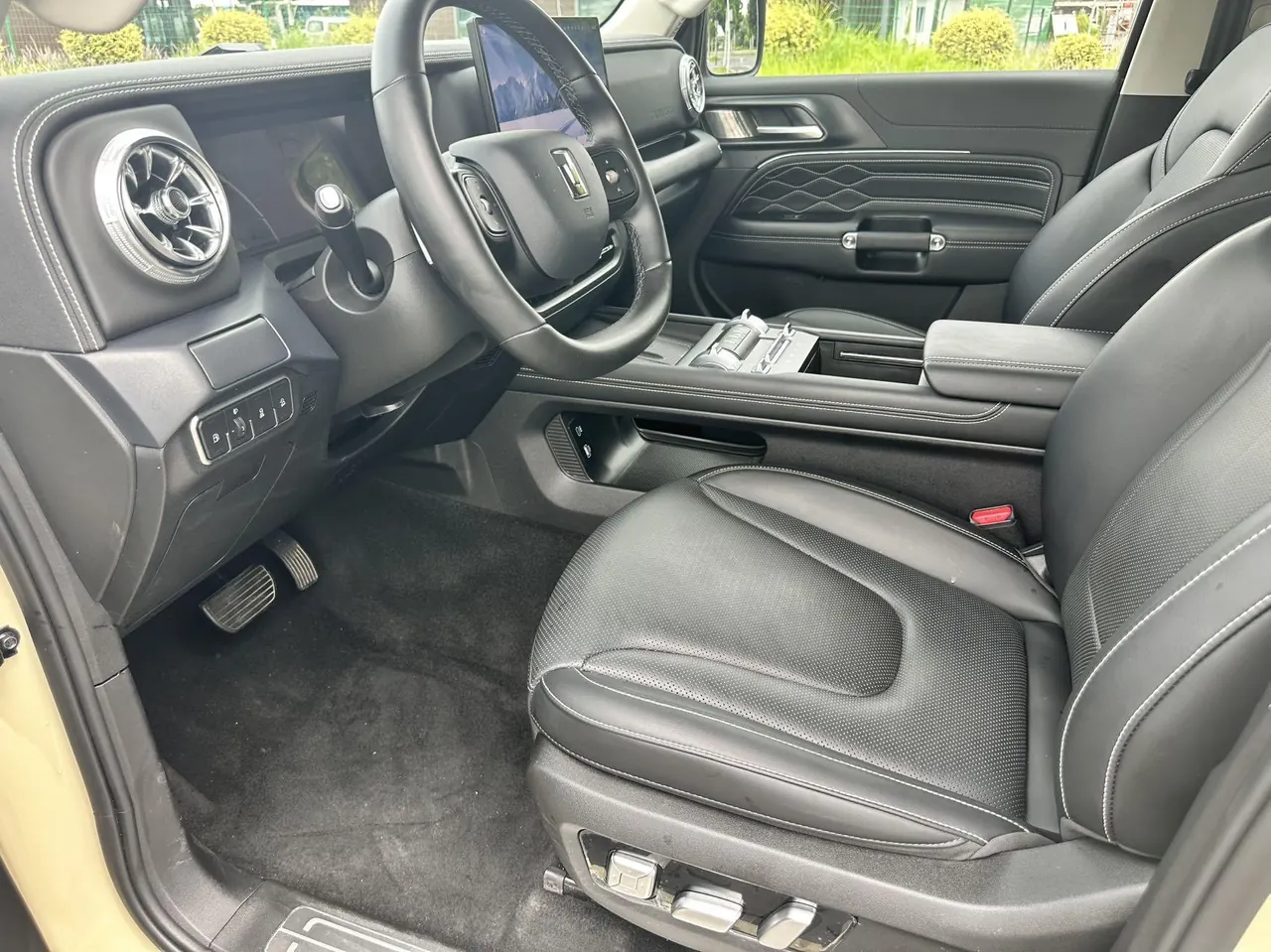 Tank 2025 model Tank 300 Hi4-T 2.0T Hi4-T automatic transmission 13