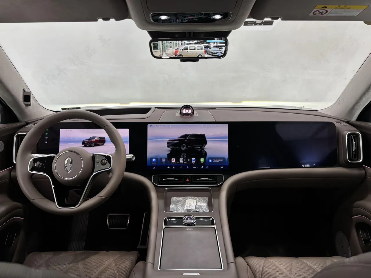 AITO 2025 AITO M9 extended range Ultra version 52kWh6 seat version automatic gear 8