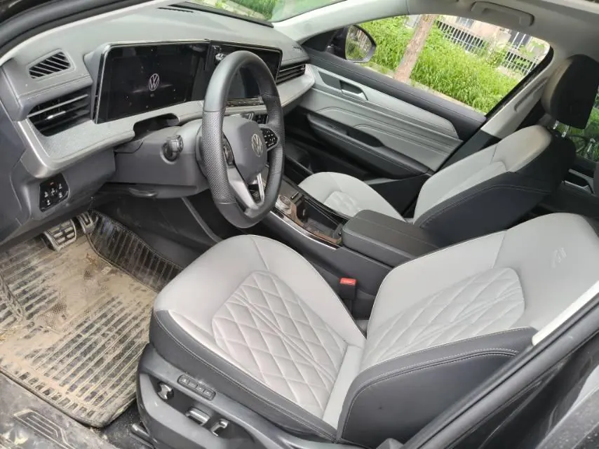 Volkswagen 2024 model tour R-Line 2.0TSI 380TSI four-wheel drive parade version automatic gear 3