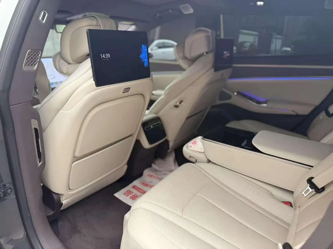 Denza 2024 Denza Z9 2.0T stepless 1100km four-wheel drive Ultra version automatic gear 4