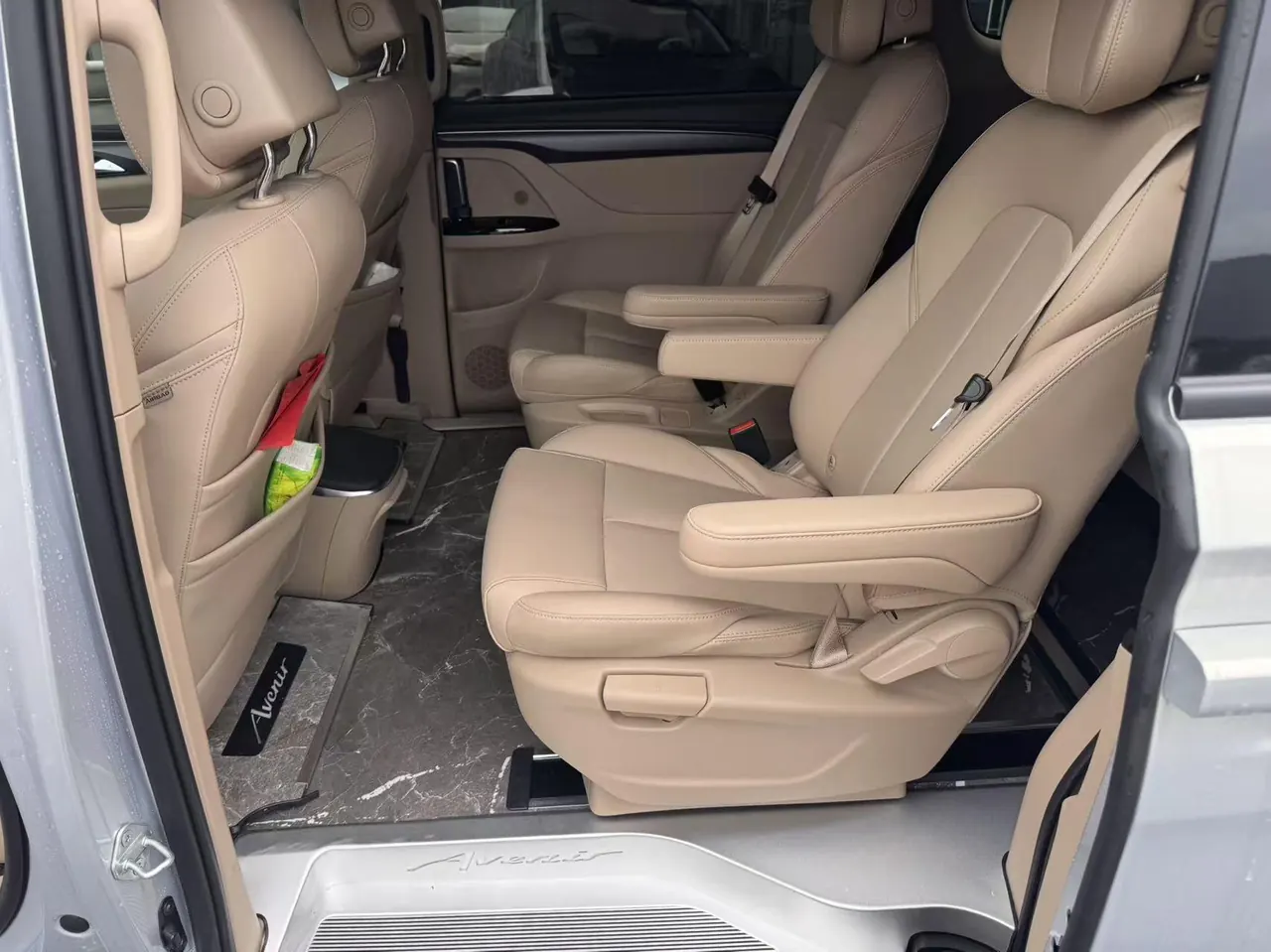 Buick 2025 GL8 Land Business Class 2.0T First Edition Automatic Gear 4