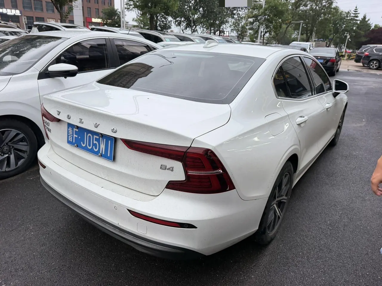 Volvo 2024 S60 48V 2.0T B4 Zhiyi Deluxe Edition Automatic Gear 2