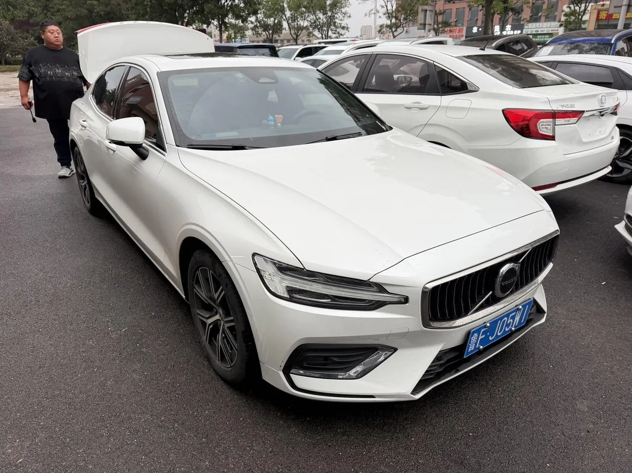 Volvo 2024 S60 48V 2.0T B4 Zhiyi Deluxe Edition Automatic Gear 5