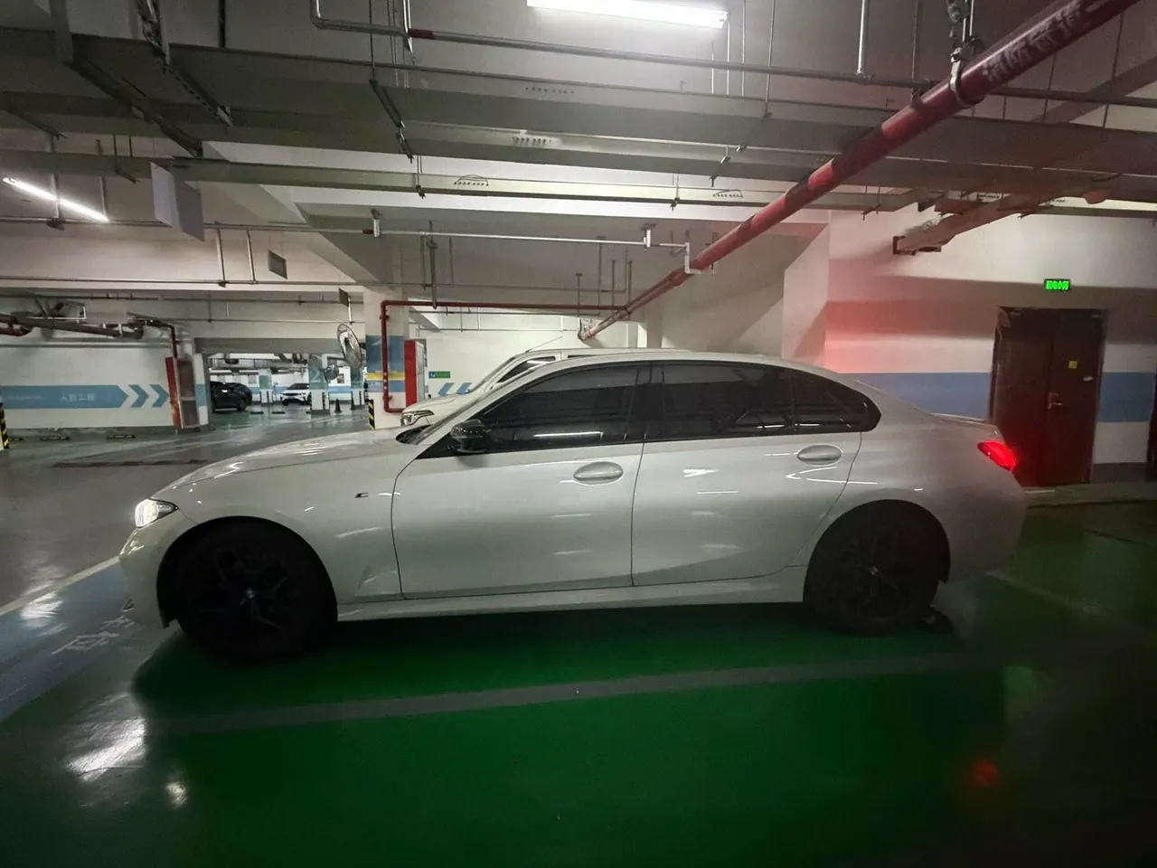 BMW 3 Series 2025 330Li 2.0T M Sports Obsidian Night Suit Automatic Gear 2