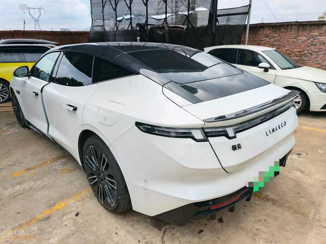 LYNK&amp;CO 2025 LYNK&amp;CO 10 EM-P 1.5T 120 four-wheel drive Ultra automatic gear 3