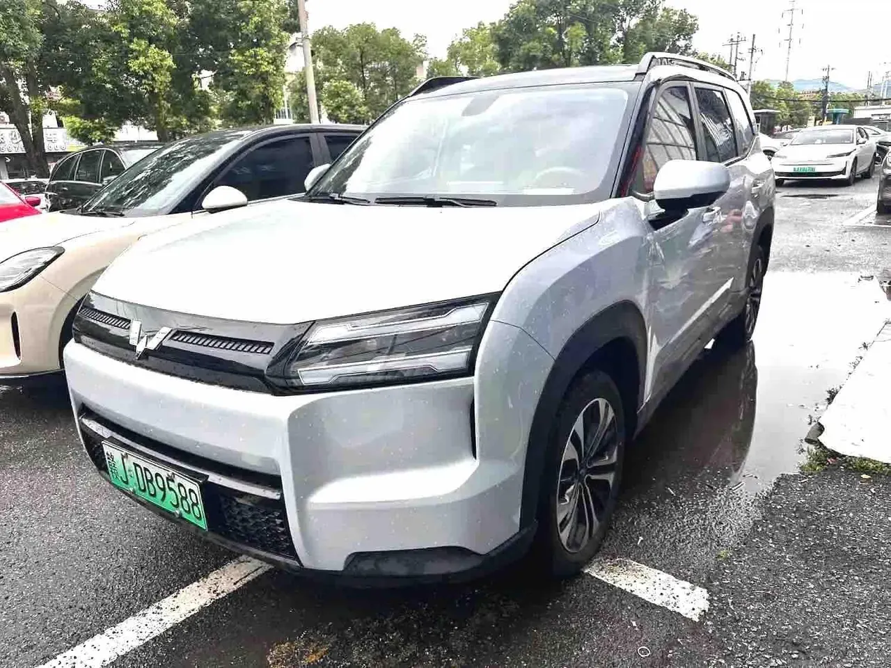 Open image lightbox: WuLing 2026 Starlight 560 500km Luxury Automatic Gear