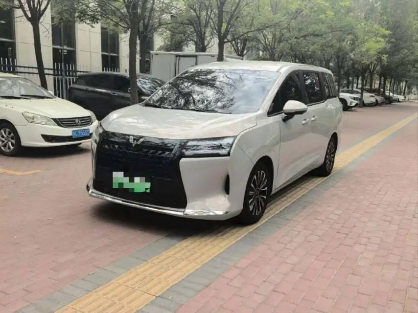 Open image lightbox: WuLing 2025 Starlight 730 1.5 Stepless 125km Luxury Automatic Transmission
