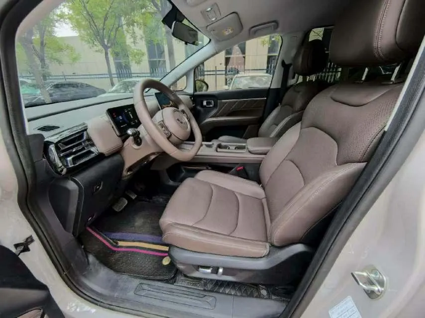 WuLing 2025 Starlight 730 1.5 Stepless 125km Luxury Automatic Transmission 4