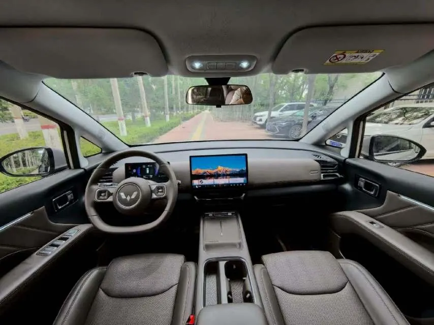 WuLing 2025 Starlight 730 1.5 Stepless 125km Luxury Automatic Transmission 5