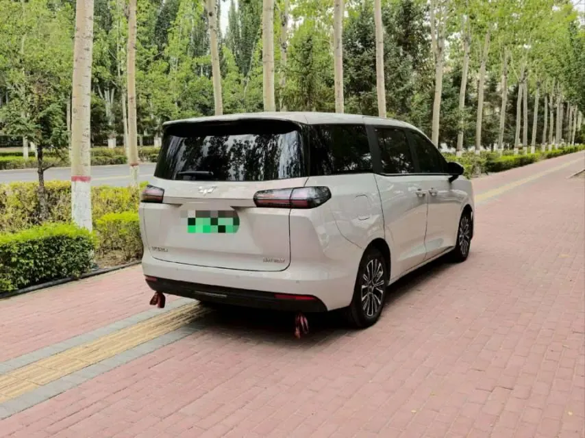 WuLing 2025 Starlight 730 1.5 Stepless 125km Luxury Automatic Transmission 7
