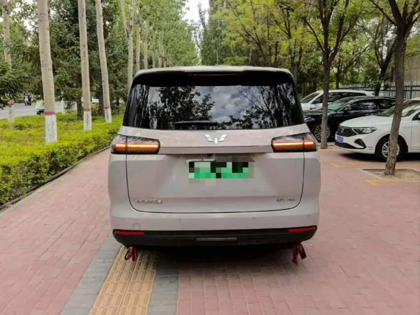 WuLing 2025 Starlight 730 1.5 Stepless 125km Luxury Automatic Transmission 8