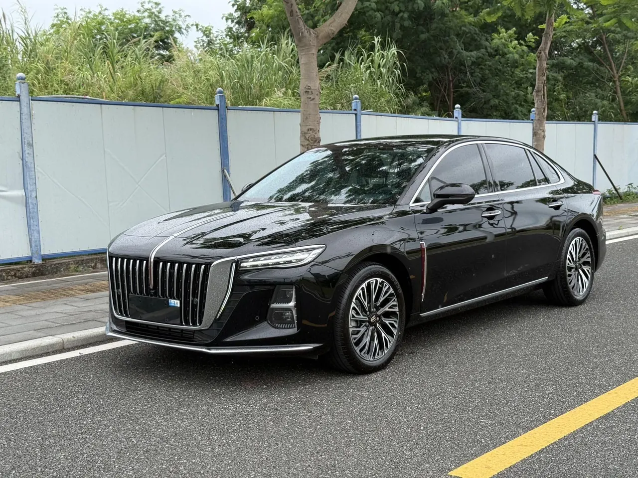 Open image lightbox: HongQi 2025 H5 2.0T Flag Chang 500000 Commemorative Automatic Gear