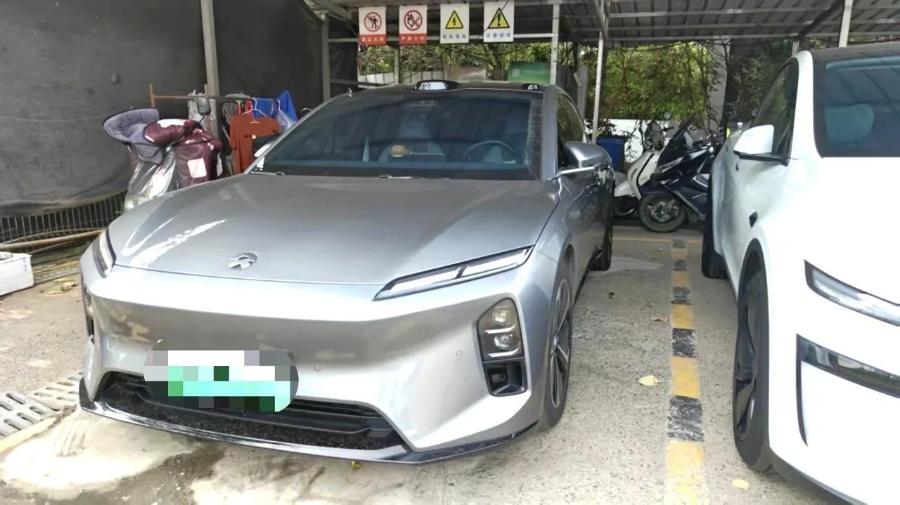 NIO 2025 ET5T 75kWh Touring automatic - View 1