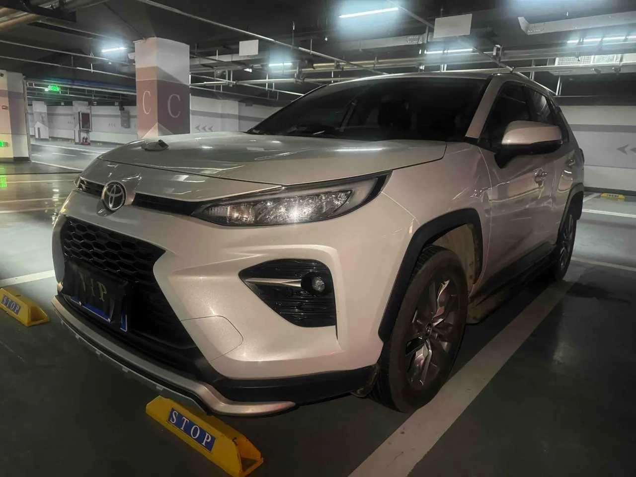 Open image lightbox: Toyota 2024 Wilanda 2.0 Stepless Two-Drive Leading Edition Automatic Gear