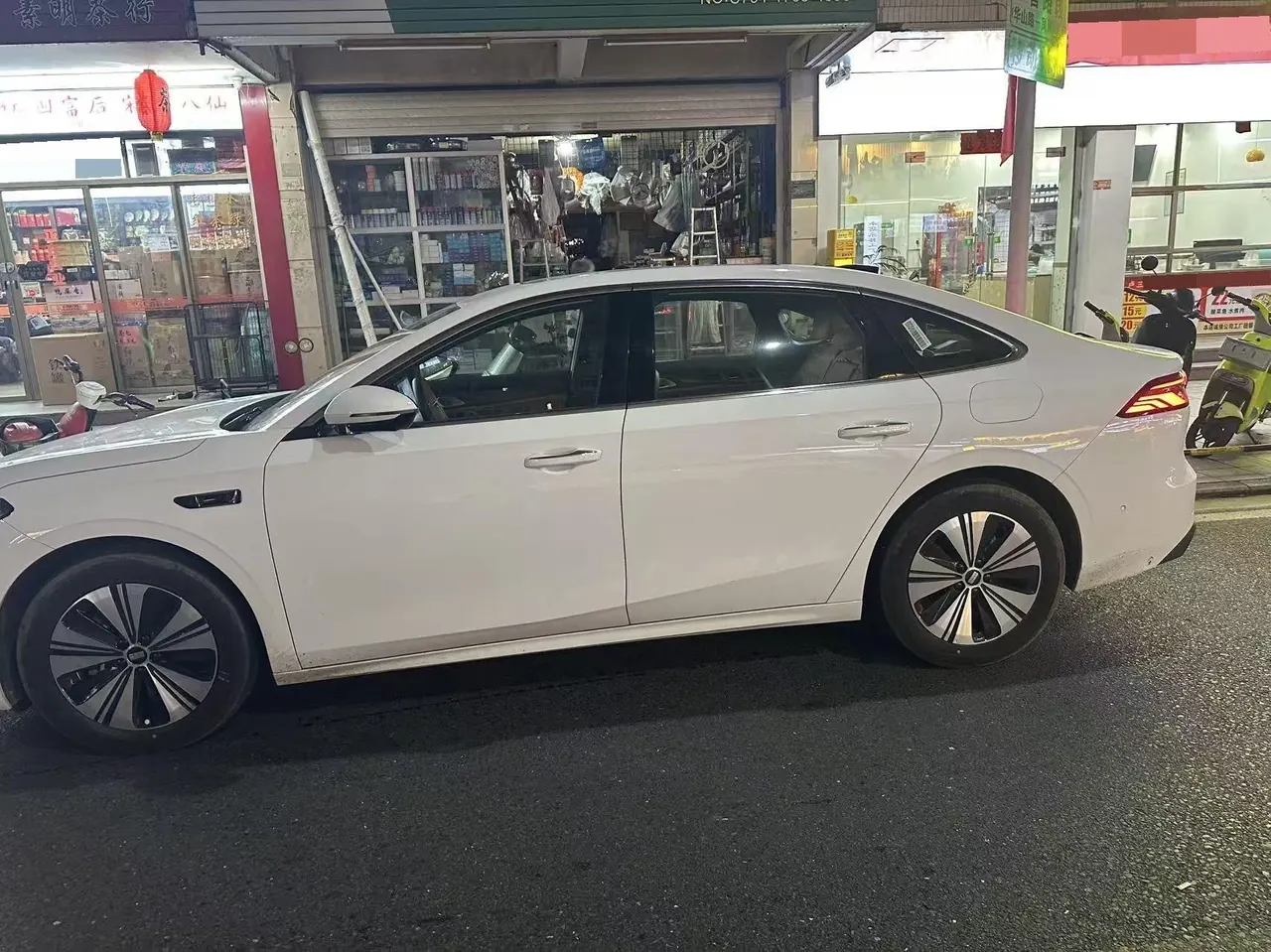 Geely Galaxy 2025 A7 EM-i 1.5 150km Discovery Edition Automatic Gear 2