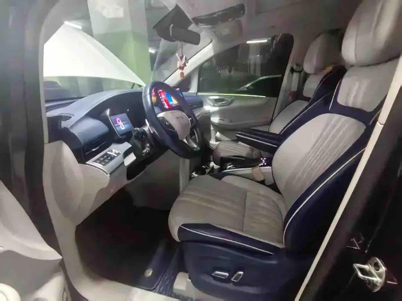 Roewe 2021 iMAX8 2.0TGI 400TGI Supreme Series Extreme Edition Automatic Gear 4