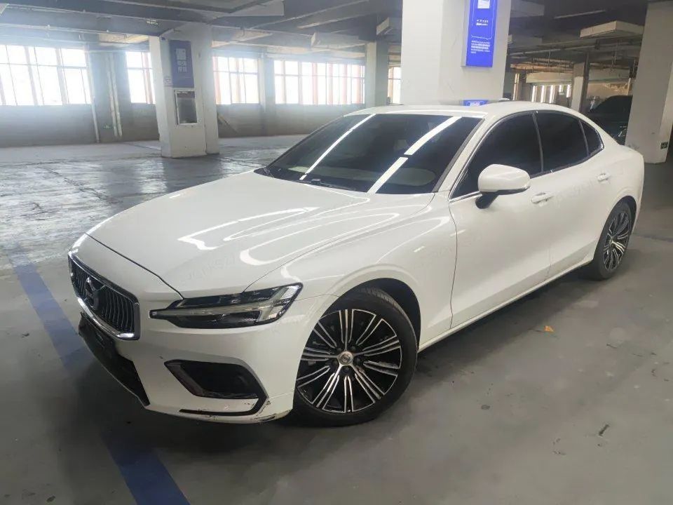 Open image lightbox: Volvo 2021 S60 2.0T T4 Zhiyuan Deluxe Edition Automatic Gear