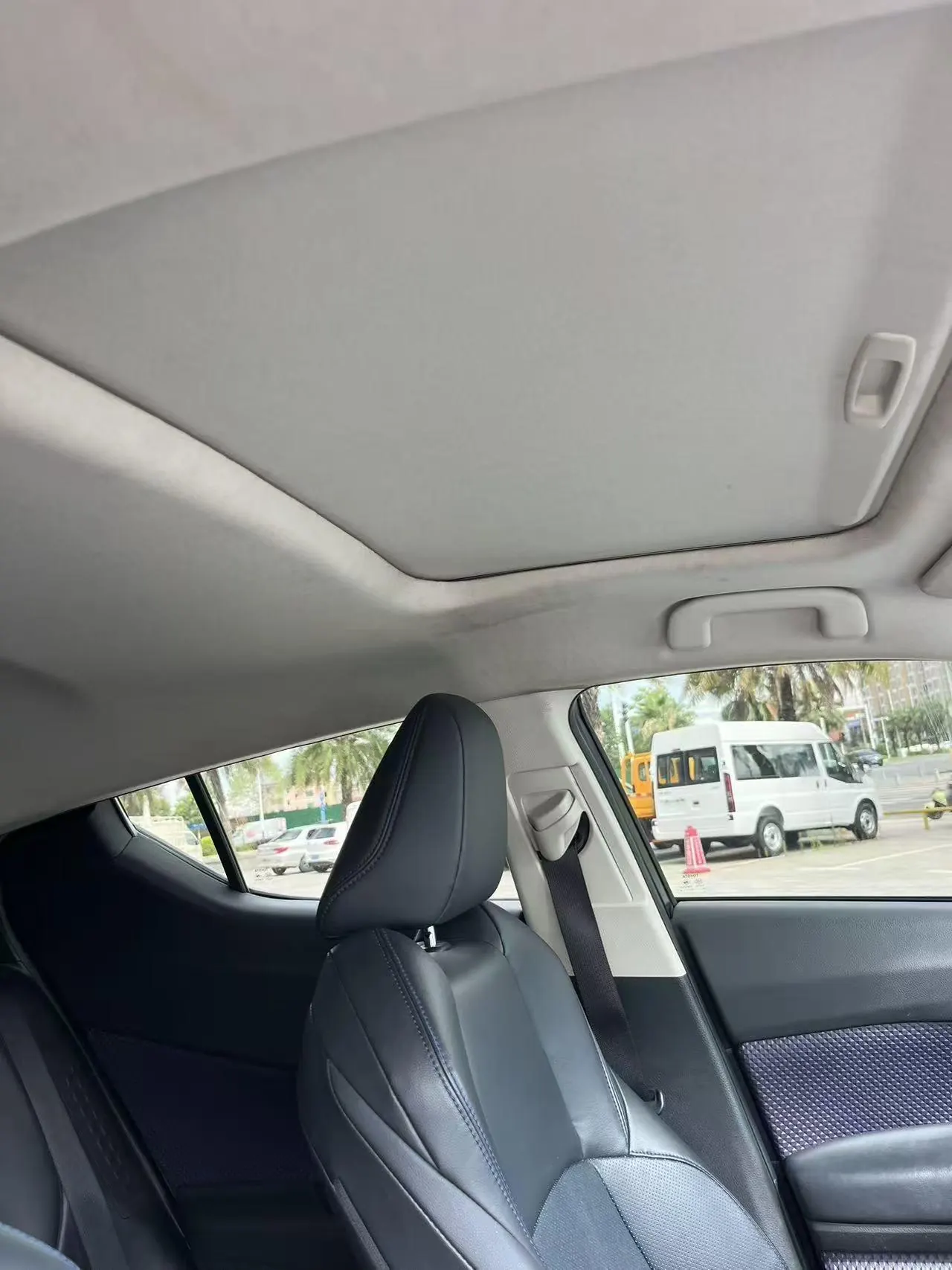 Toyota 2020 C- HR 2.0 Stepless Deluxe Edition Automatic Gear 3