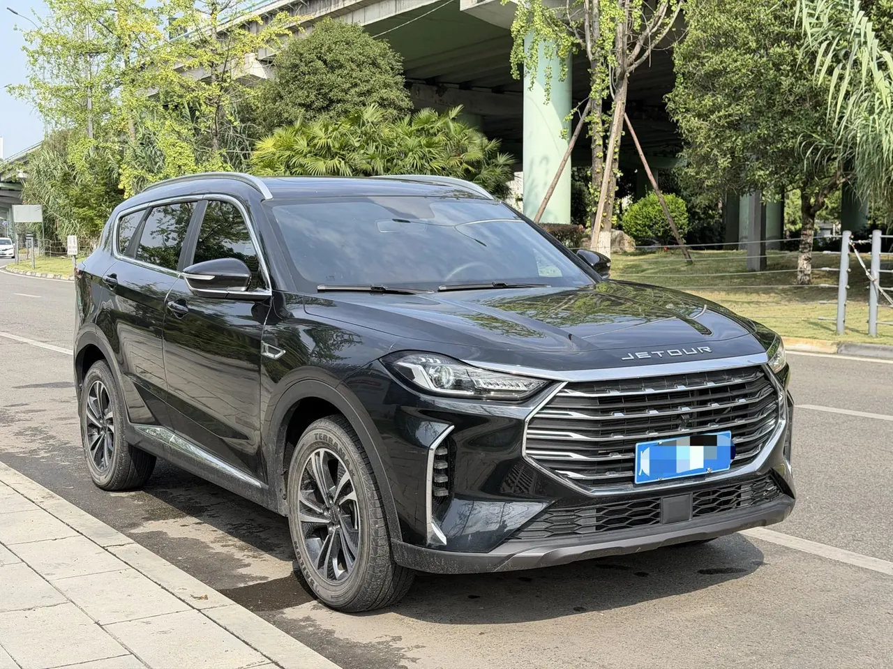 Jetour 2021 X70 PLUS 1.5T Mountain 5 Automatic Gear 3