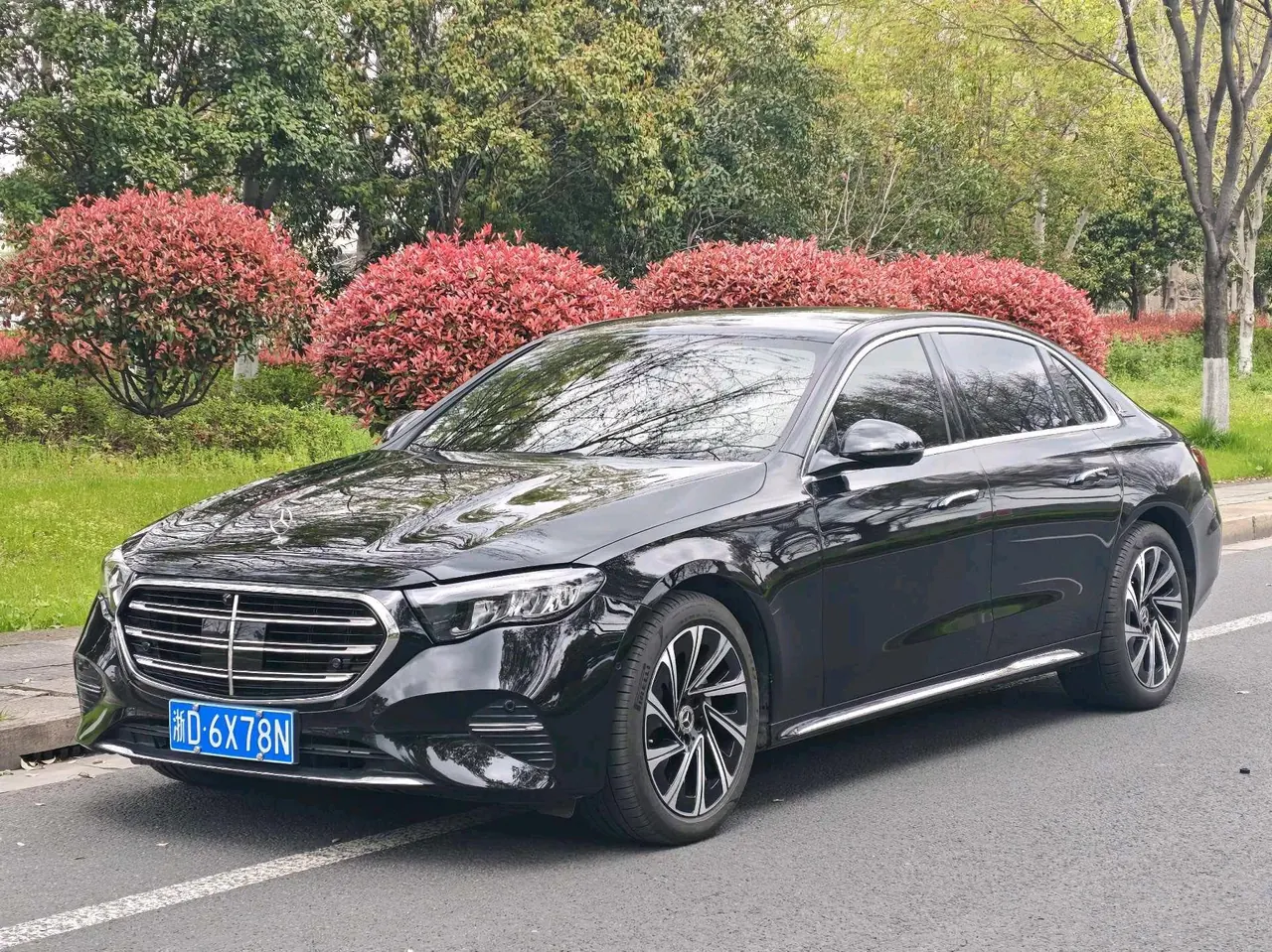 Mercedes Benz E Class 2025 E 300 L 48V 2.0T Luxury Automatic Gear - View 1