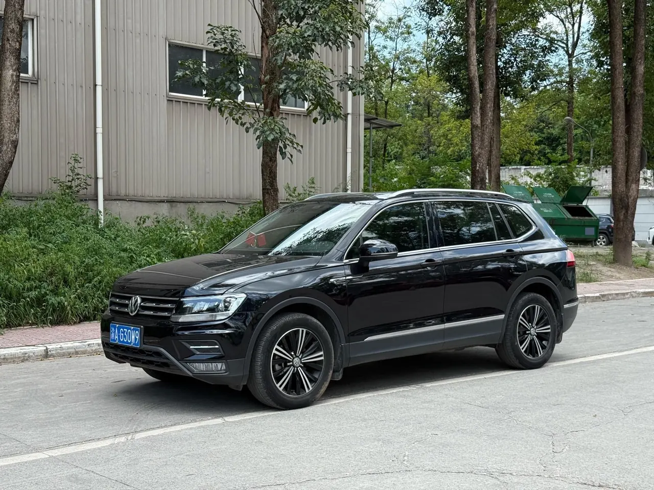 Open image lightbox: Volkswagen 2020 Tiguan L 2.0TSI 330TSI Two-Drive Panoramic Comfort Edition Automatic Gear