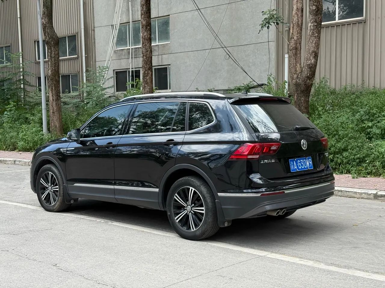 Volkswagen 2020 Tiguan L 2.0TSI 330TSI Two-Drive Panoramic Comfort Edition Automatic Gear 9