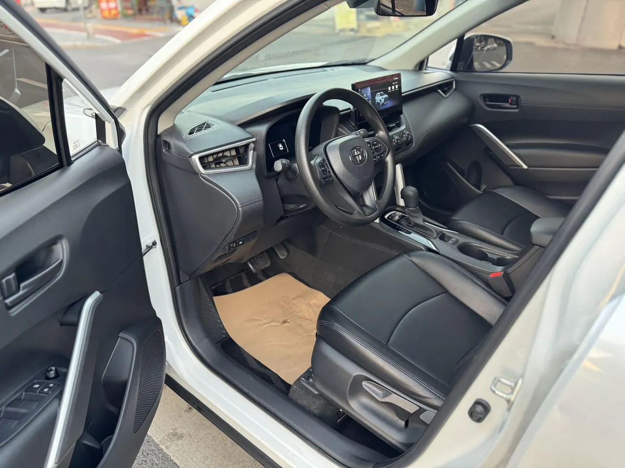 Toyota 2024 Corolla Cross 2.0 CVT Pioneer Edition, Automatic Transmission 4