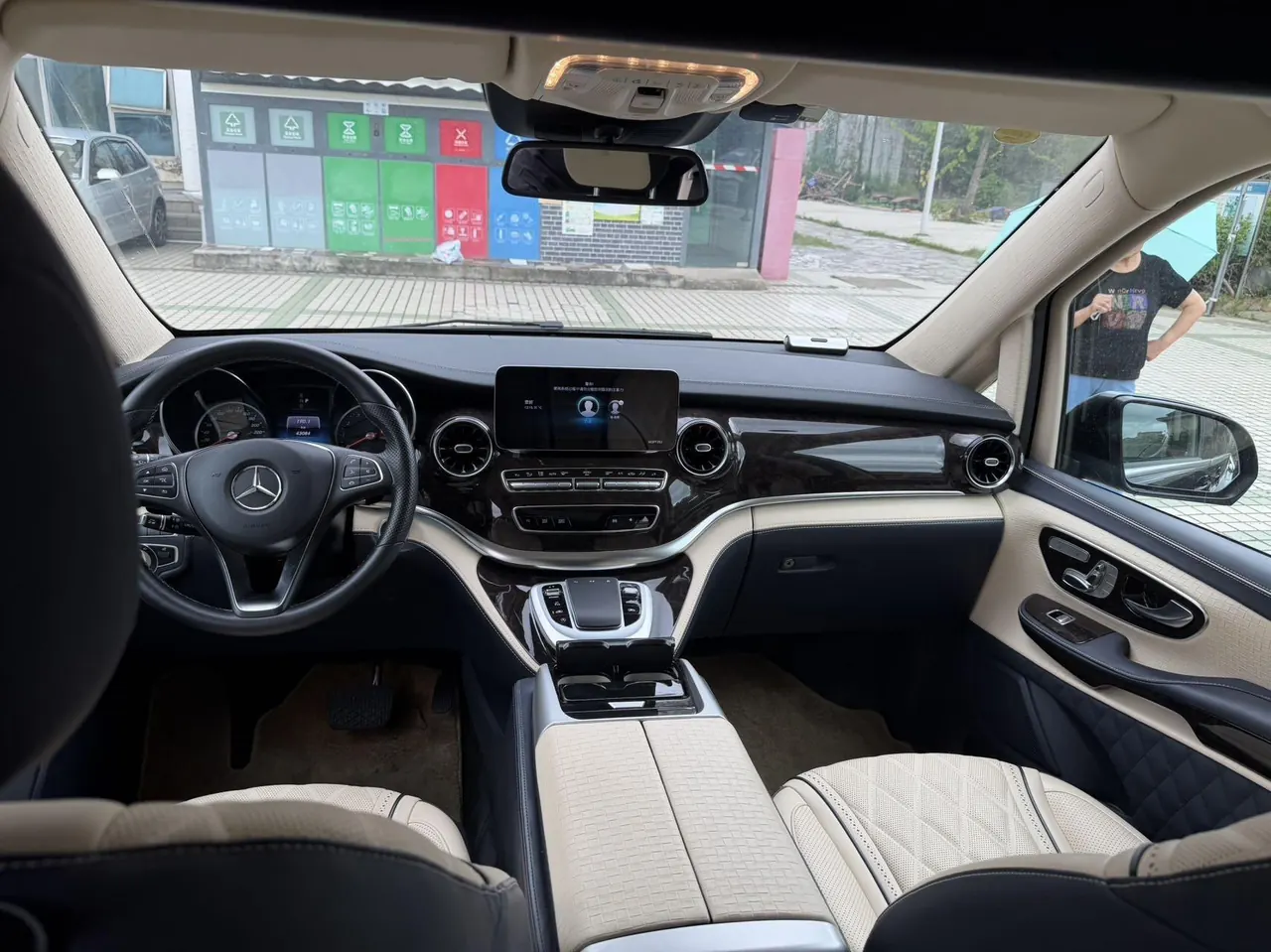 Mercedes Benz V 2021V 260 L 2.0T Premium Edition Automatic Gear 6