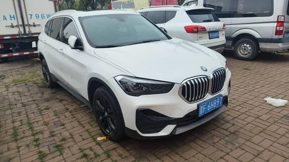 BMW 2021 X1 sDrive20Li 1.5T fashion automatic gear 3