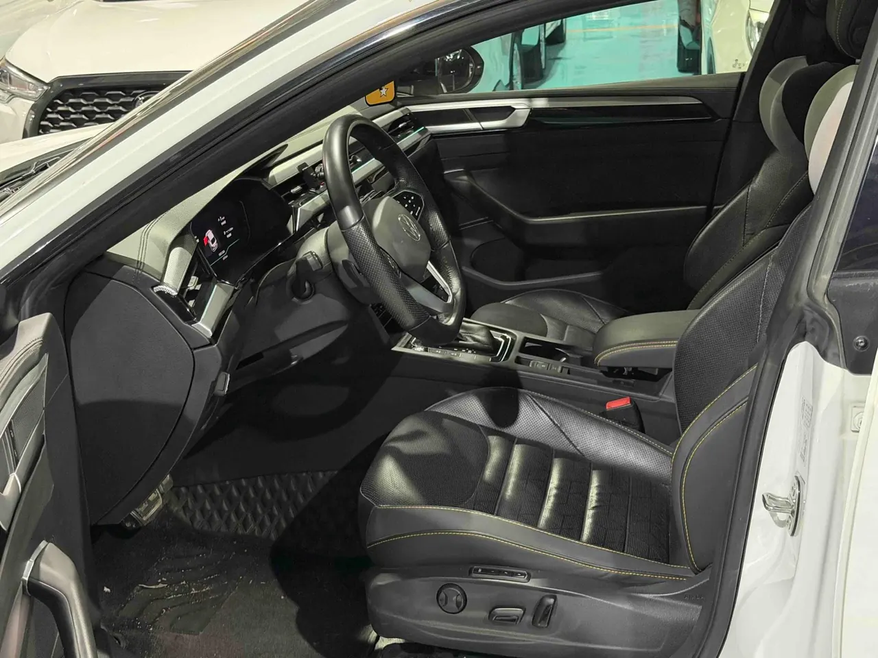 Volkswagen 2021 CC 2.0TSI 380TSI eye-catching automatic gear 2