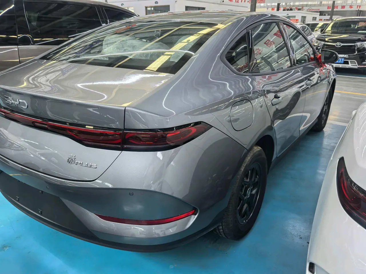BYD 2026 Qin PLUS DM-i 1.5 CVT 128km Entry-Level Automatic 3