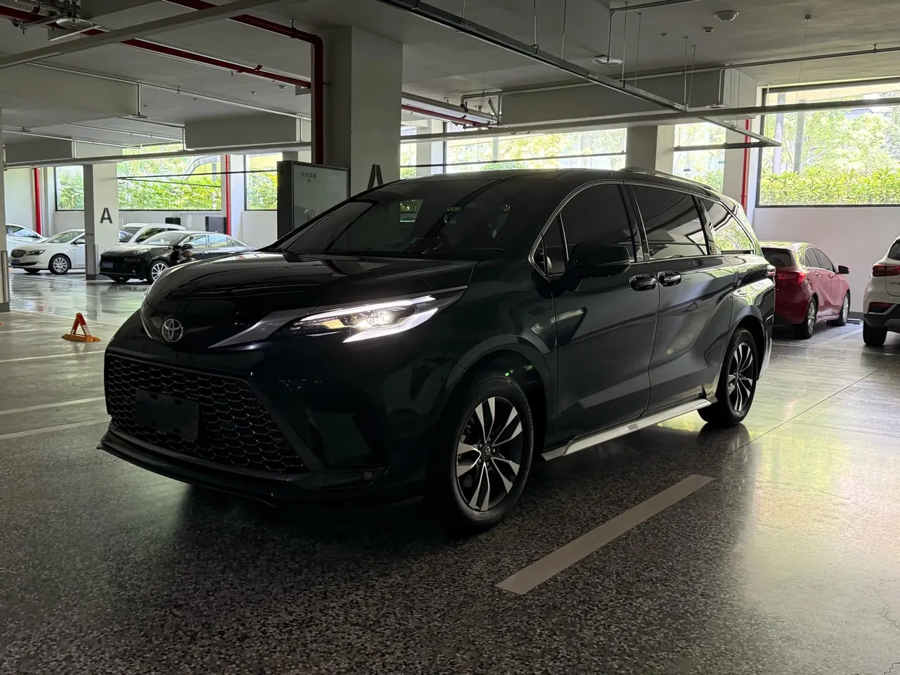 Toyota 2026 Grevia HYBRID 2.5 Stepless Zunjue MAX Four-wheel Drive Automatic Gear - View 1