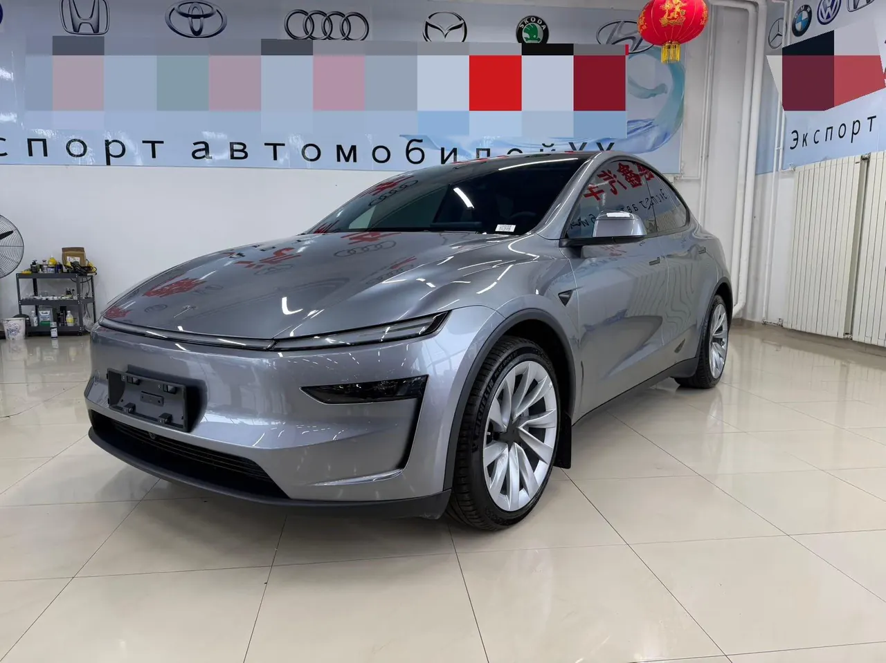 Tesla 2025 Model Y long endurance all-wheel drive version automatic transmission - View 1