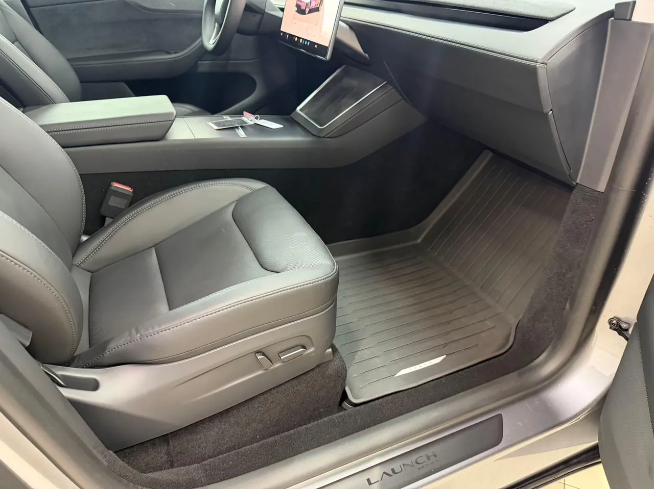 Tesla 2025 Model Y long endurance all-wheel drive version automatic transmission 12