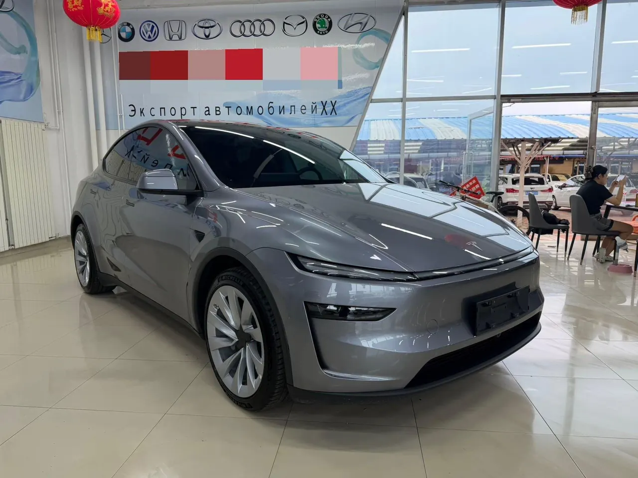 Tesla 2025 Model Y long endurance all-wheel drive version automatic transmission 3