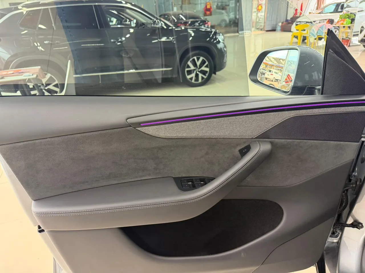 Tesla 2025 Model Y long endurance all-wheel drive version automatic transmission 5