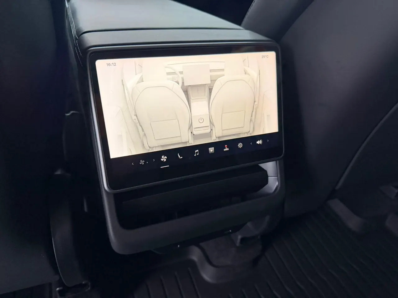 Tesla 2025 Model Y long endurance all-wheel drive version automatic transmission 9