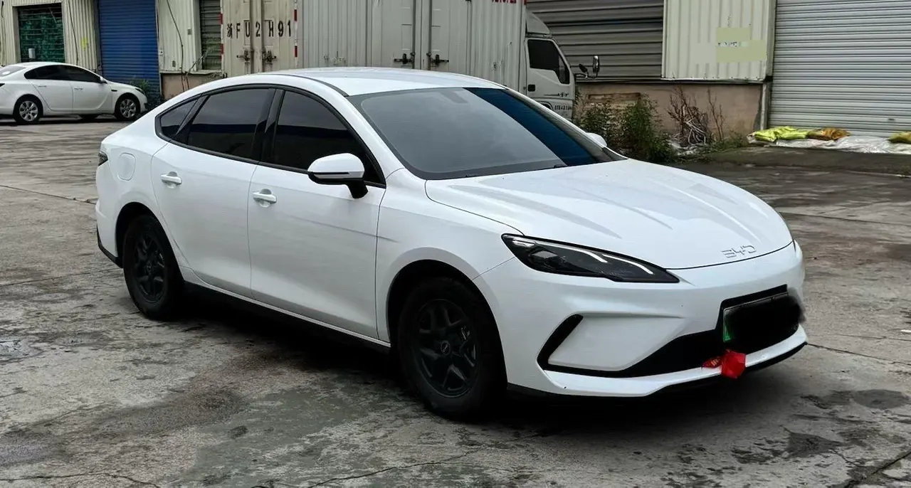 BYD 2025 seals 05 DM-i 1.5 stepless smart driving version 55KM luxury automatic gear 3